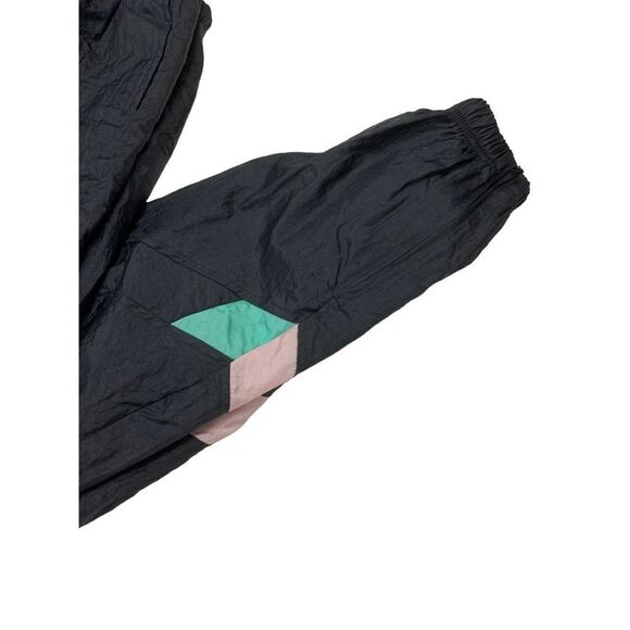 Vintage Windbreaker Outfit Set - Picture 4 of 10